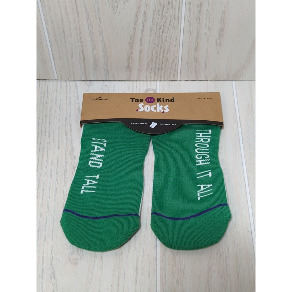 Hallmark Green White Low  No show socks‎ Stand Tall Through It All Women's